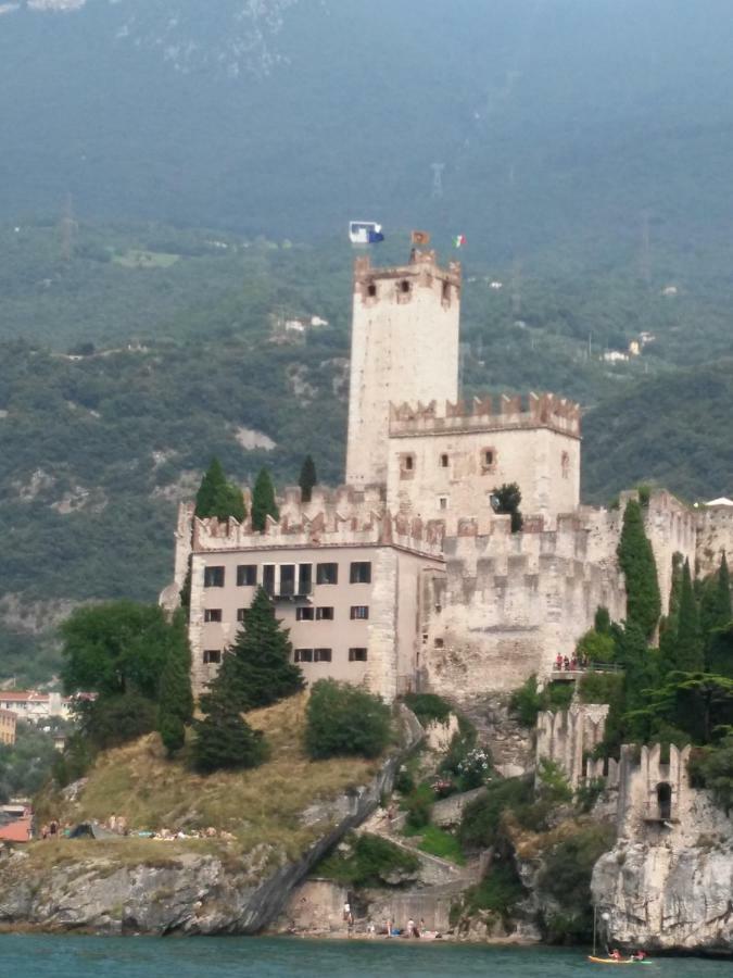 Camera Il Borgo Vicino Al Castello Con Parcheggio Мальчезине Экстерьер фото